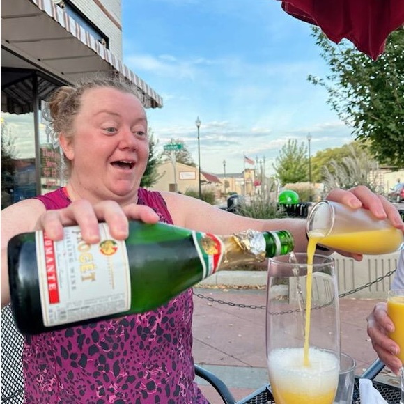 Meet your Posher, Lisa - Picture 1 of 1